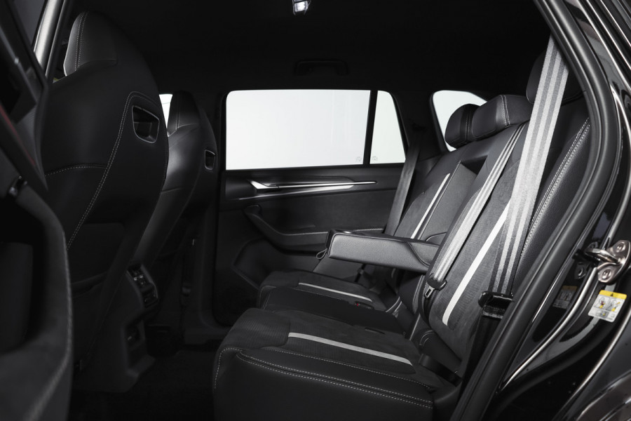 Škoda Kodiaq 1.5 TSI PHEV Sportline Business | DCC+ | Elek. Trekhaak | Dig. Cockpit | Adapt Cruise | Memory | Winterpakket | Camera | NAV + App. Connect | ECC | DAB | Elek. Klep | LM 20" | 3559 Škoda Kodiaq 1.5 TSI PHEV Sportline Business | DCC+ | Elek. Trekhaak | Dig. Cockpit | Adapt Cruise | Memory | Winterpakket | Camera | NAV + App. Connect | ECC | DAB | Elek. Klep | LM 20" | 3559