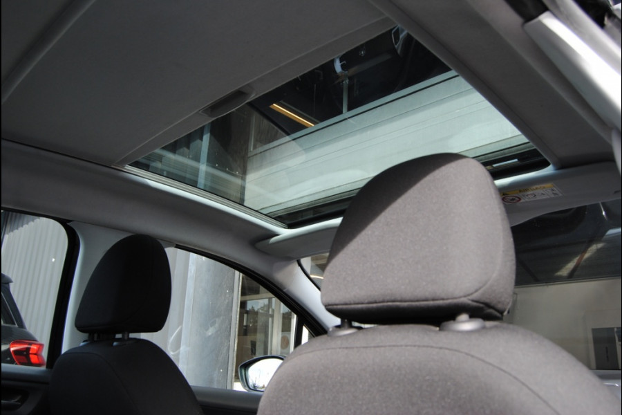 Peugeot 208 1.2 PureTech Allure Schuif/kanteldak! Apple Carplay Peugeot 208 1.2 PureTech Allure Schuif/kanteldak! Apple Carplay