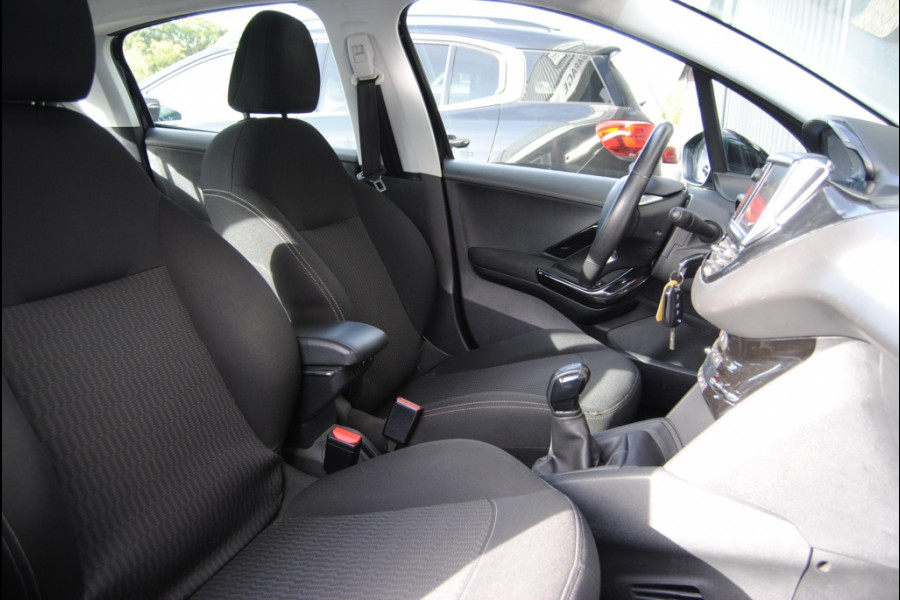 Peugeot 208 1.2 PureTech Allure Schuif/kanteldak! Apple Carplay Peugeot 208 1.2 PureTech Allure Schuif/kanteldak! Apple Carplay