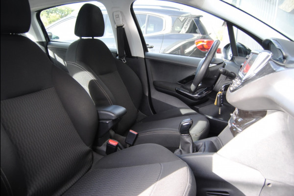 Peugeot 208 1.2 PureTech Allure Schuif/kanteldak! Apple Carplay Peugeot 208 1.2 PureTech Allure Schuif/kanteldak! Apple Carplay