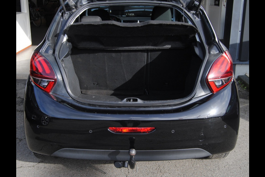 Peugeot 208 1.2 PureTech Allure Schuif/kanteldak! Apple Carplay Peugeot 208 1.2 PureTech Allure Schuif/kanteldak! Apple Carplay
