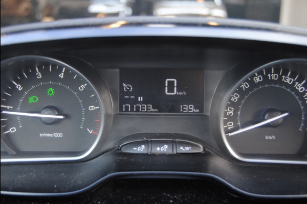 Peugeot 208 1.2 PureTech Allure Schuif/kanteldak! Apple Carplay Peugeot 208 1.2 PureTech Allure Schuif/kanteldak! Apple Carplay