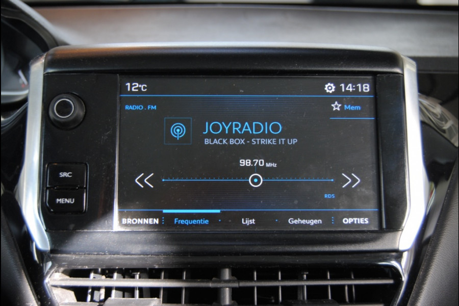 Peugeot 208 1.2 PureTech Allure Schuif/kanteldak! Apple Carplay Peugeot 208 1.2 PureTech Allure Schuif/kanteldak! Apple Carplay