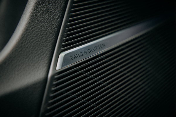 Audi RSQ8 4.0 TFSI RS Q8 quattro RSQ8 Urban!! Vossen HF5 24 inch, Akra, Full PPF Audi exclusief kleur Audi RSQ8 4.0 TFSI RS Q8 quattro RSQ8 Urban!! Vossen HF5 24 inch, Akra, Full PPF Audi exclusief kleur