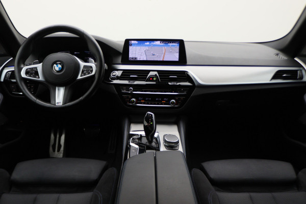 BMW 5 Serie 530e iPerformance High Executive M Sport Softclose, Camera, H&K, Head-Up, Apple Carplay, Trekhaak, Keyless BMW 5 Serie 530e iPerformance High Executive M Sport Softclose, Camera, H&K, Head-Up, Apple Carplay, Trekhaak, Keyless