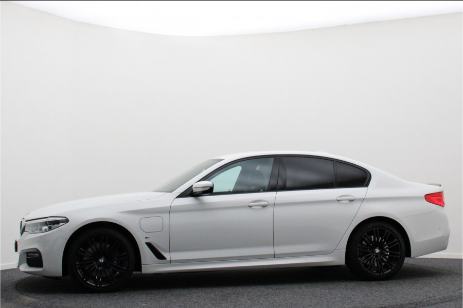 BMW 5 Serie 530e iPerformance High Executive M Sport Softclose, Camera, H&K, Head-Up, Apple Carplay, Trekhaak, Keyless BMW 5 Serie 530e iPerformance High Executive M Sport Softclose, Camera, H&K, Head-Up, Apple Carplay, Trekhaak, Keyless