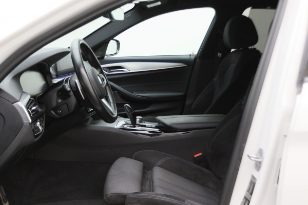 BMW 5 Serie 530e iPerformance High Executive M Sport Softclose, Camera, H&K, Head-Up, Apple Carplay, Trekhaak, Keyless BMW 5 Serie 530e iPerformance High Executive M Sport Softclose, Camera, H&K, Head-Up, Apple Carplay, Trekhaak, Keyless