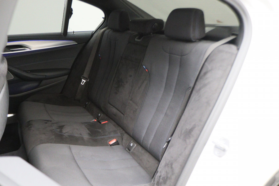 BMW 5 Serie 530e iPerformance High Executive M Sport Softclose, Camera, H&K, Head-Up, Apple Carplay, Trekhaak, Keyless BMW 5 Serie 530e iPerformance High Executive M Sport Softclose, Camera, H&K, Head-Up, Apple Carplay, Trekhaak, Keyless