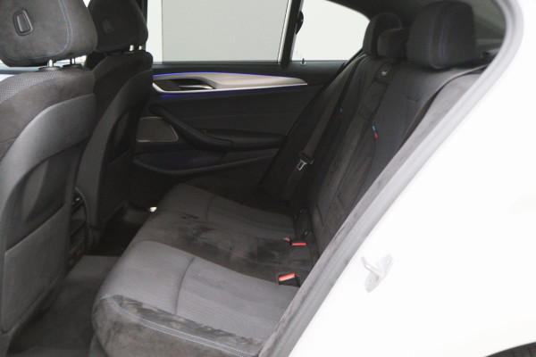 BMW 5 Serie 530e iPerformance High Executive M Sport Softclose, Camera, H&K, Head-Up, Apple Carplay, Trekhaak, Keyless BMW 5 Serie 530e iPerformance High Executive M Sport Softclose, Camera, H&K, Head-Up, Apple Carplay, Trekhaak, Keyless