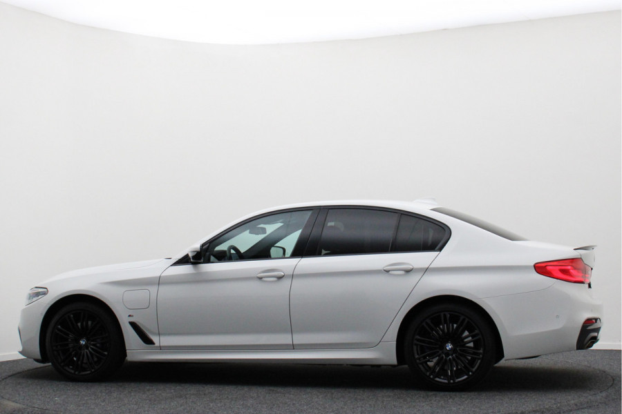 BMW 5 Serie 530e iPerformance High Executive M Sport Softclose, Camera, H&K, Head-Up, Apple Carplay, Trekhaak, Keyless BMW 5 Serie 530e iPerformance High Executive M Sport Softclose, Camera, H&K, Head-Up, Apple Carplay, Trekhaak, Keyless