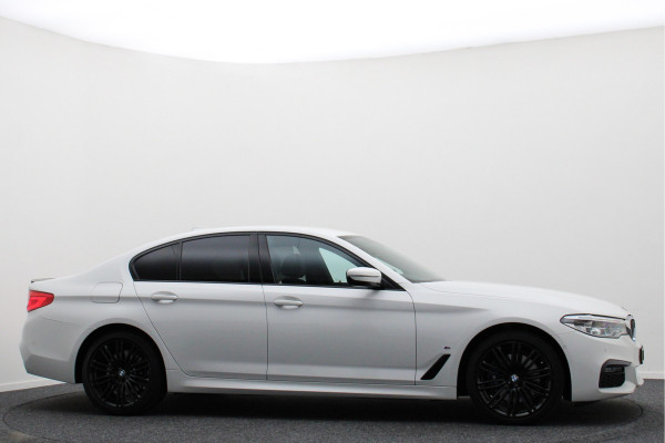 BMW 5 Serie 530e iPerformance High Executive M Sport Softclose, Camera, H&K, Head-Up, Apple Carplay, Trekhaak, Keyless BMW 5 Serie 530e iPerformance High Executive M Sport Softclose, Camera, H&K, Head-Up, Apple Carplay, Trekhaak, Keyless