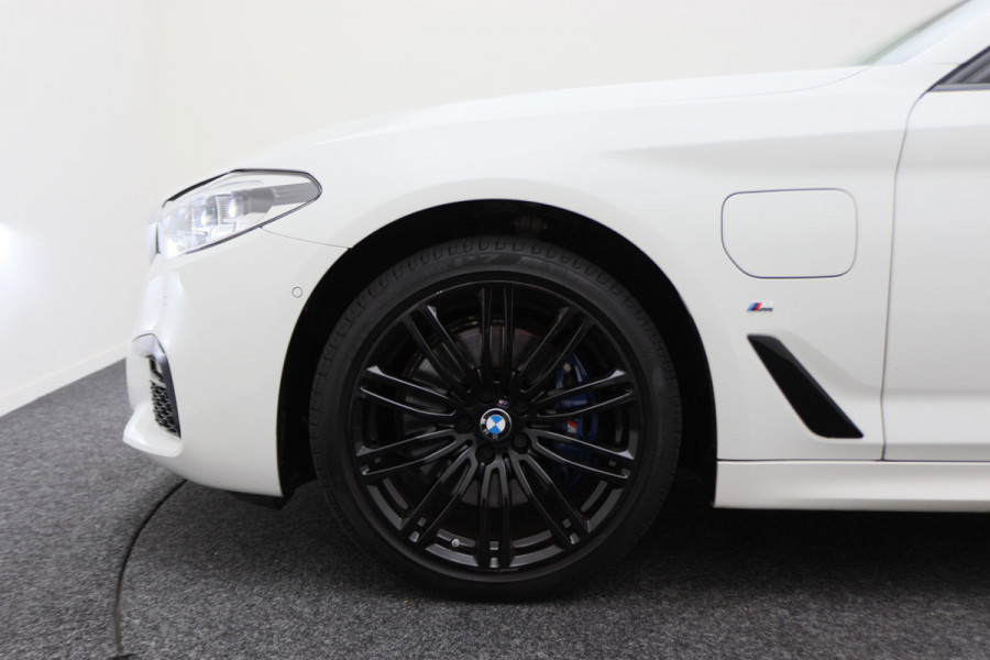 BMW 5 Serie 530e iPerformance High Executive M Sport Softclose, Camera, H&K, Head-Up, Apple Carplay, Trekhaak, Keyless BMW 5 Serie 530e iPerformance High Executive M Sport Softclose, Camera, H&K, Head-Up, Apple Carplay, Trekhaak, Keyless