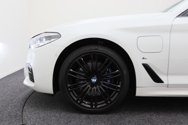 BMW 5 Serie 530e iPerformance High Executive M Sport Softclose, Camera, H&K, Head-Up, Apple Carplay, Trekhaak, Keyless BMW 5 Serie 530e iPerformance High Executive M Sport Softclose, Camera, H&K, Head-Up, Apple Carplay, Trekhaak, Keyless