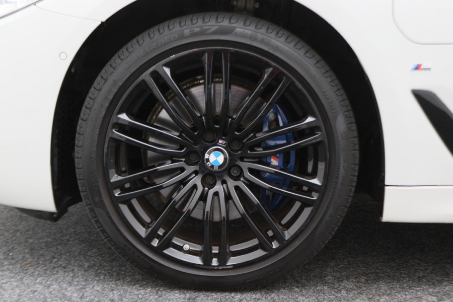 BMW 5 Serie 530e iPerformance High Executive M Sport Softclose, Camera, H&K, Head-Up, Apple Carplay, Trekhaak, Keyless BMW 5 Serie 530e iPerformance High Executive M Sport Softclose, Camera, H&K, Head-Up, Apple Carplay, Trekhaak, Keyless