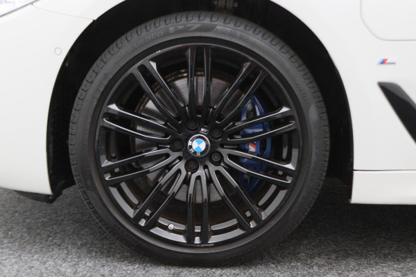 BMW 5 Serie 530e iPerformance High Executive M Sport Softclose, Camera, H&K, Head-Up, Apple Carplay, Trekhaak, Keyless BMW 5 Serie 530e iPerformance High Executive M Sport Softclose, Camera, H&K, Head-Up, Apple Carplay, Trekhaak, Keyless