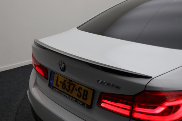 BMW 5 Serie 530e iPerformance High Executive M Sport Softclose, Camera, H&K, Head-Up, Apple Carplay, Trekhaak, Keyless BMW 5 Serie 530e iPerformance High Executive M Sport Softclose, Camera, H&K, Head-Up, Apple Carplay, Trekhaak, Keyless