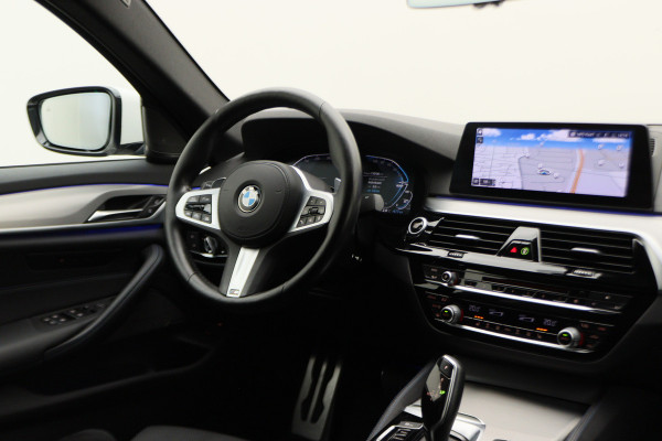 BMW 5 Serie 530e iPerformance High Executive M Sport Softclose, Camera, H&K, Head-Up, Apple Carplay, Trekhaak, Keyless BMW 5 Serie 530e iPerformance High Executive M Sport Softclose, Camera, H&K, Head-Up, Apple Carplay, Trekhaak, Keyless