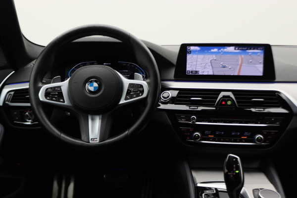 BMW 5 Serie 530e iPerformance High Executive M Sport Softclose, Camera, H&K, Head-Up, Apple Carplay, Trekhaak, Keyless BMW 5 Serie 530e iPerformance High Executive M Sport Softclose, Camera, H&K, Head-Up, Apple Carplay, Trekhaak, Keyless