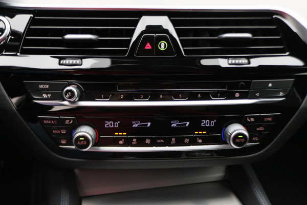 BMW 5 Serie 530e iPerformance High Executive M Sport Softclose, Camera, H&K, Head-Up, Apple Carplay, Trekhaak, Keyless BMW 5 Serie 530e iPerformance High Executive M Sport Softclose, Camera, H&K, Head-Up, Apple Carplay, Trekhaak, Keyless