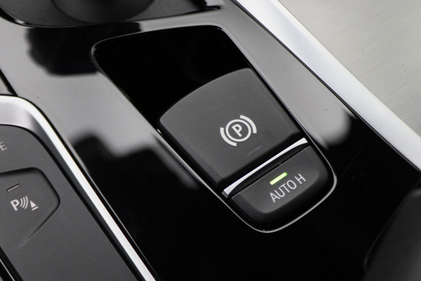 BMW 5 Serie 530e iPerformance High Executive M Sport Softclose, Camera, H&K, Head-Up, Apple Carplay, Trekhaak, Keyless BMW 5 Serie 530e iPerformance High Executive M Sport Softclose, Camera, H&K, Head-Up, Apple Carplay, Trekhaak, Keyless