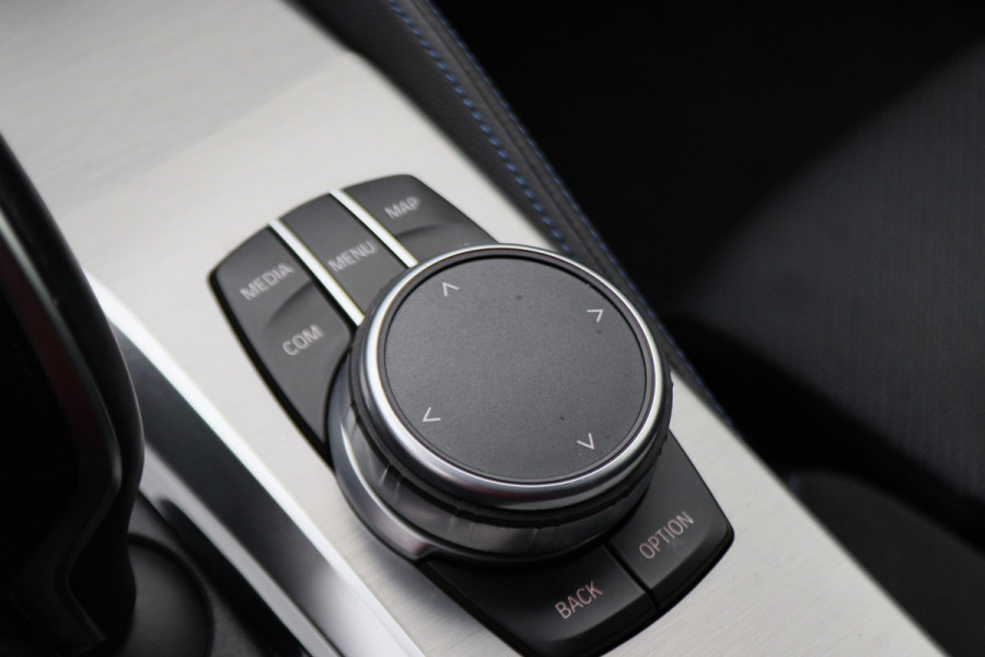 BMW 5 Serie 530e iPerformance High Executive M Sport Softclose, Camera, H&K, Head-Up, Apple Carplay, Trekhaak, Keyless BMW 5 Serie 530e iPerformance High Executive M Sport Softclose, Camera, H&K, Head-Up, Apple Carplay, Trekhaak, Keyless