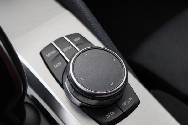 BMW 5 Serie 530e iPerformance High Executive M Sport Softclose, Camera, H&K, Head-Up, Apple Carplay, Trekhaak, Keyless BMW 5 Serie 530e iPerformance High Executive M Sport Softclose, Camera, H&K, Head-Up, Apple Carplay, Trekhaak, Keyless