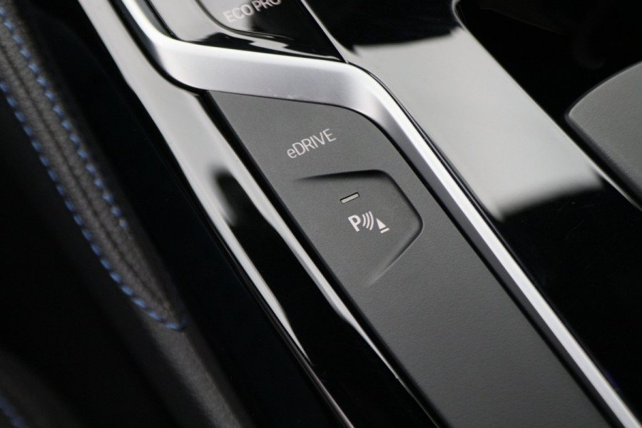 BMW 5 Serie 530e iPerformance High Executive M Sport Softclose, Camera, H&K, Head-Up, Apple Carplay, Trekhaak, Keyless BMW 5 Serie 530e iPerformance High Executive M Sport Softclose, Camera, H&K, Head-Up, Apple Carplay, Trekhaak, Keyless