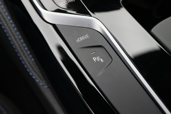 BMW 5 Serie 530e iPerformance High Executive M Sport Softclose, Camera, H&K, Head-Up, Apple Carplay, Trekhaak, Keyless BMW 5 Serie 530e iPerformance High Executive M Sport Softclose, Camera, H&K, Head-Up, Apple Carplay, Trekhaak, Keyless