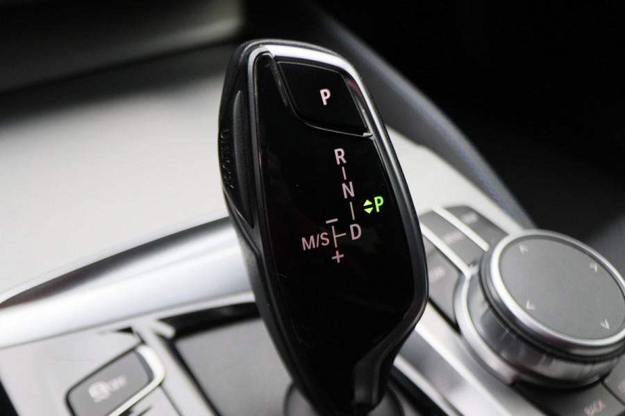 BMW 5 Serie 530e iPerformance High Executive M Sport Softclose, Camera, H&K, Head-Up, Apple Carplay, Trekhaak, Keyless BMW 5 Serie 530e iPerformance High Executive M Sport Softclose, Camera, H&K, Head-Up, Apple Carplay, Trekhaak, Keyless
