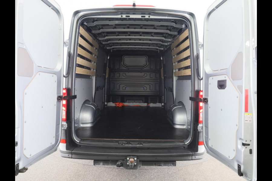 Volkswagen Crafter Trendline L3 2.0 TDI EU6 140 pk GVW 3.0T Zijschuifdeur links en rechts, Camera achter!! Volkswagen Crafter Trendline L3 2.0 TDI EU6 140 pk GVW 3.0T Zijschuifdeur links en rechts, Camera achter!!