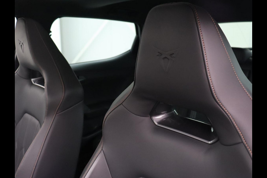 CUPRA Leon 2.0 TSI | 300pk | Panoramadak | Leder | Stoelverwarming | Carplay | Camera | Adaptive cruise | Navigatie | 19'' | Sfeerverlichting | Memory | Keyless | Sportstoelen CUPRA Leon 2.0 TSI | 300pk | Panoramadak | Leder | Stoelverwarming | Carplay | Camera | Adaptive cruise | Navigatie | 19'' | Sfeerverlichting | Memory | Keyless | Sportstoelen