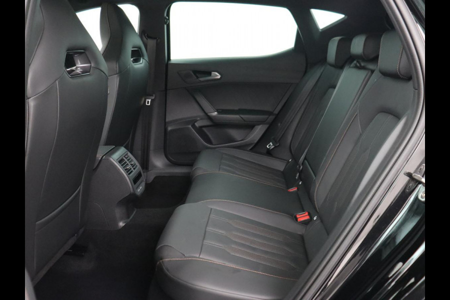 CUPRA Leon 2.0 TSI | 300pk | Panoramadak | Leder | Stoelverwarming | Carplay | Camera | Adaptive cruise | Navigatie | 19'' | Sfeerverlichting | Memory | Keyless | Sportstoelen CUPRA Leon 2.0 TSI | 300pk | Panoramadak | Leder | Stoelverwarming | Carplay | Camera | Adaptive cruise | Navigatie | 19'' | Sfeerverlichting | Memory | Keyless | Sportstoelen