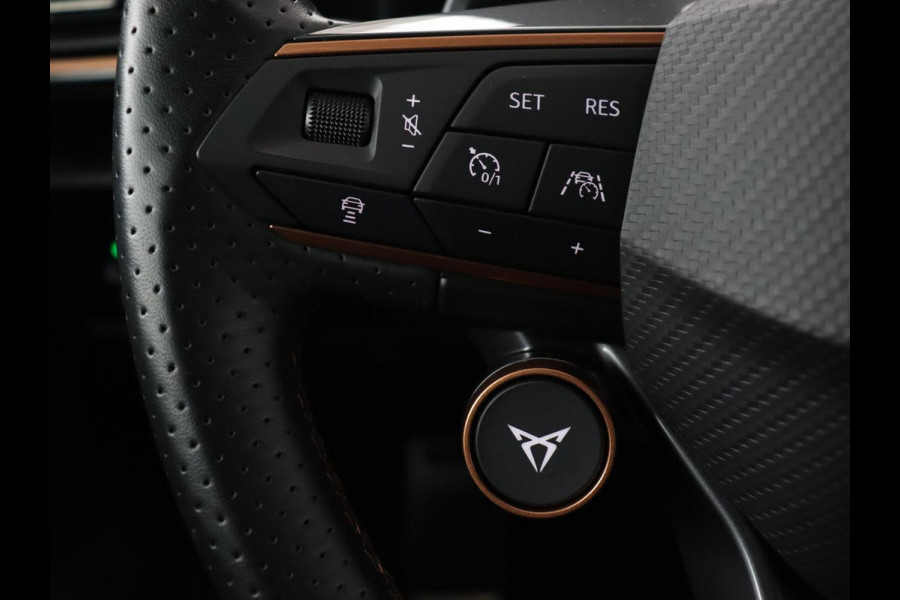 CUPRA Leon 2.0 TSI | 300pk | Panoramadak | Leder | Stoelverwarming | Carplay | Camera | Adaptive cruise | Navigatie | 19'' | Sfeerverlichting | Memory | Keyless | Sportstoelen CUPRA Leon 2.0 TSI | 300pk | Panoramadak | Leder | Stoelverwarming | Carplay | Camera | Adaptive cruise | Navigatie | 19'' | Sfeerverlichting | Memory | Keyless | Sportstoelen