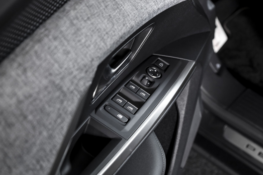 Peugeot 3008 1.2 Hybrid 145 GT | Dig. Cockpit | Adapt. Cruise | Stoel-+stuurverw. | PDC | Camera | NAV+App. Connect | ECC | 19" LM | 5784 Peugeot 3008 1.2 Hybrid 145 GT | Dig. Cockpit | Adapt. Cruise | Stoel-+stuurverw. | PDC | Camera | NAV+App. Connect | ECC | 19" LM | 5784