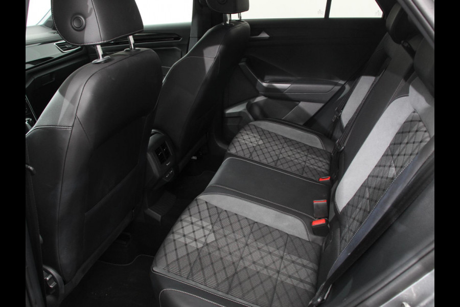 Volkswagen T-Roc 1.5 TSI 150pk Automaat R-Line Digitale Cockpit Climate Control Camera Navigatie Apple Carplay/Android Auto Lichtmetalen Velgen Parkeer sensoren Dab Led Adaptive Cruise Control Volkswagen T-Roc 1.5 TSI 150pk Automaat R-Line Digitale Cockpit Climate Control Camera Navigatie Apple Carplay/Android Auto Lichtmetalen Velgen Parkeer sensoren Dab Led Adaptive Cruise Control