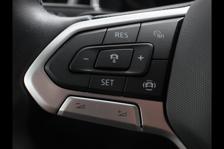 Volkswagen T-Roc 1.5 TSI 150pk Automaat R-Line Digitale Cockpit Climate Control Camera Navigatie Apple Carplay/Android Auto Lichtmetalen Velgen Parkeer sensoren Dab Led Adaptive Cruise Control Volkswagen T-Roc 1.5 TSI 150pk Automaat R-Line Digitale Cockpit Climate Control Camera Navigatie Apple Carplay/Android Auto Lichtmetalen Velgen Parkeer sensoren Dab Led Adaptive Cruise Control