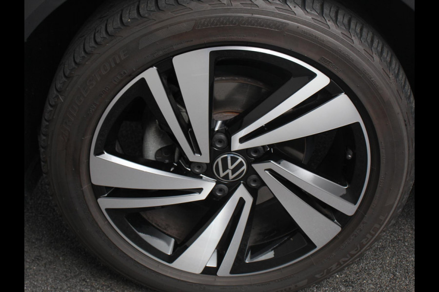 Volkswagen T-Roc 1.5 TSI 150pk Automaat R-Line Digitale Cockpit Climate Control Camera Navigatie Apple Carplay/Android Auto Lichtmetalen Velgen Parkeer sensoren Dab Led Adaptive Cruise Control Volkswagen T-Roc 1.5 TSI 150pk Automaat R-Line Digitale Cockpit Climate Control Camera Navigatie Apple Carplay/Android Auto Lichtmetalen Velgen Parkeer sensoren Dab Led Adaptive Cruise Control