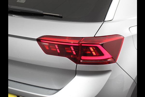 Volkswagen T-Roc 1.5 TSI 150pk Automaat R-Line Digitale Cockpit Climate Control Camera Navigatie Apple Carplay/Android Auto Lichtmetalen Velgen Parkeer sensoren Dab Led Adaptive Cruise Control Volkswagen T-Roc 1.5 TSI 150pk Automaat R-Line Digitale Cockpit Climate Control Camera Navigatie Apple Carplay/Android Auto Lichtmetalen Velgen Parkeer sensoren Dab Led Adaptive Cruise Control