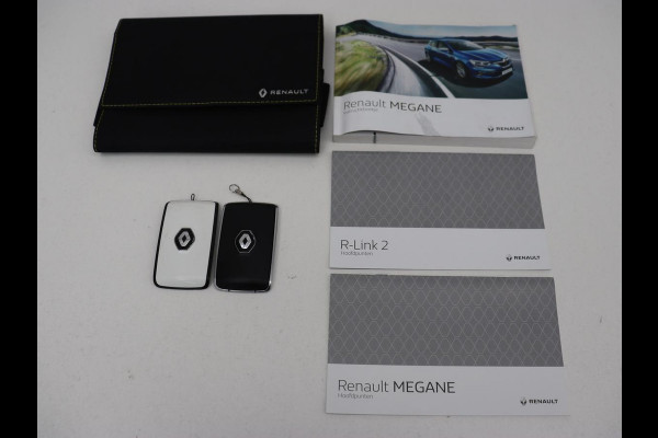 Renault Mégane 1.3 TCe Bose | Automaat | Trekhaak | Camera | Carplay | Navigatie | Park Assist | Climate control | BOSE Sound | Keyless | Half leder | Cruise control | Dodehoek detectie