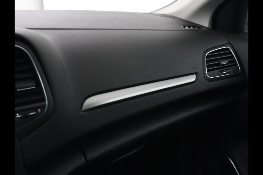 Renault Mégane 1.3 TCe Bose | Automaat | Trekhaak | Camera | Carplay | Navigatie | Park Assist | Climate control | BOSE Sound | Keyless | Half leder | Cruise control | Dodehoek detectie