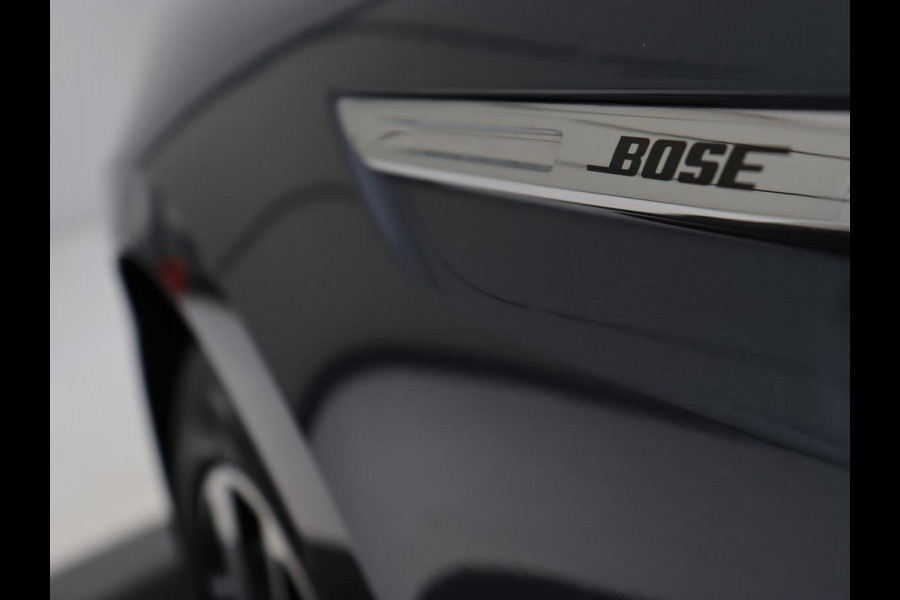 Renault Mégane 1.3 TCe Bose | Automaat | Trekhaak | Camera | Carplay | Navigatie | Park Assist | Climate control | BOSE Sound | Keyless | Half leder | Cruise control | Dodehoek detectie