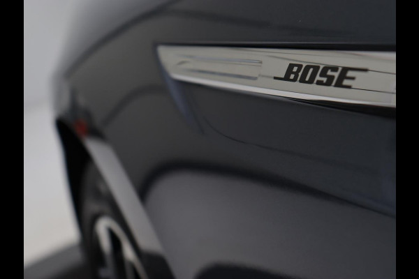 Renault Mégane 1.3 TCe Bose | Automaat | Trekhaak | Camera | Carplay | Navigatie | Park Assist | Climate control | BOSE Sound | Keyless | Half leder | Cruise control | Dodehoek detectie