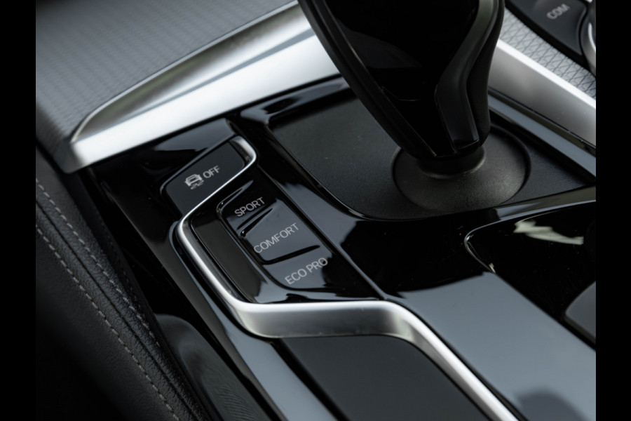 BMW 5 Serie 520i M-Sport - Comfortzetels - Camera - Hifi - Adaptief LED