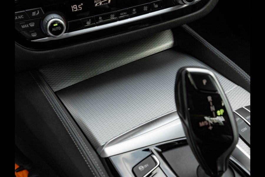 BMW 5 Serie 520i M-Sport - Comfortzetels - Camera - Hifi - Adaptief LED