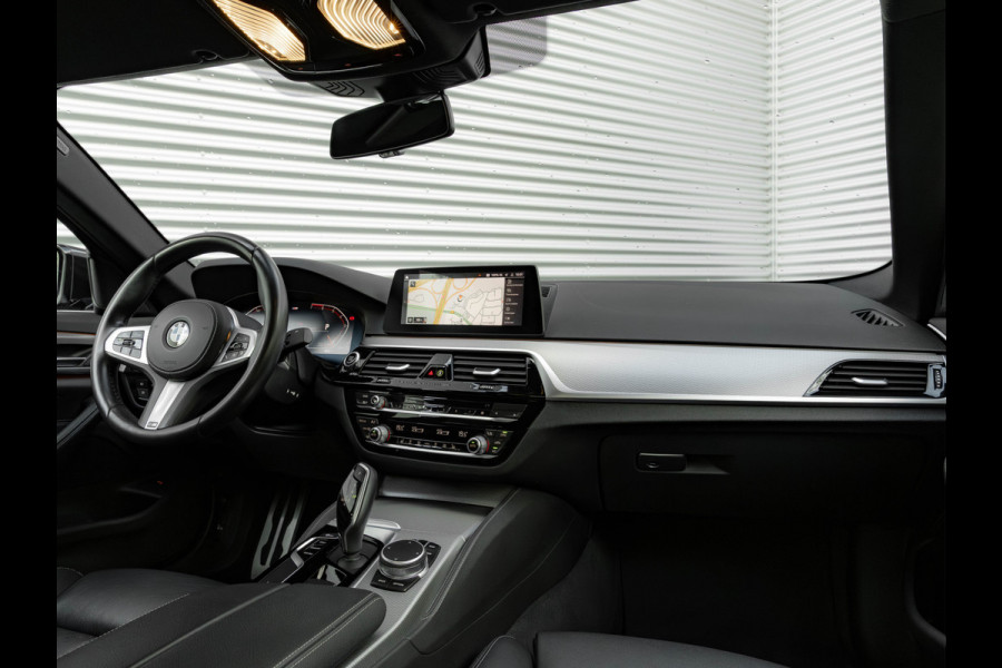 BMW 5 Serie 520i M-Sport - Comfortzetels - Camera - Hifi - Adaptief LED