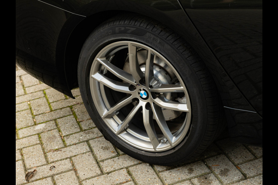 BMW 5 Serie 520i M-Sport - Comfortzetels - Camera - Hifi - Adaptief LED