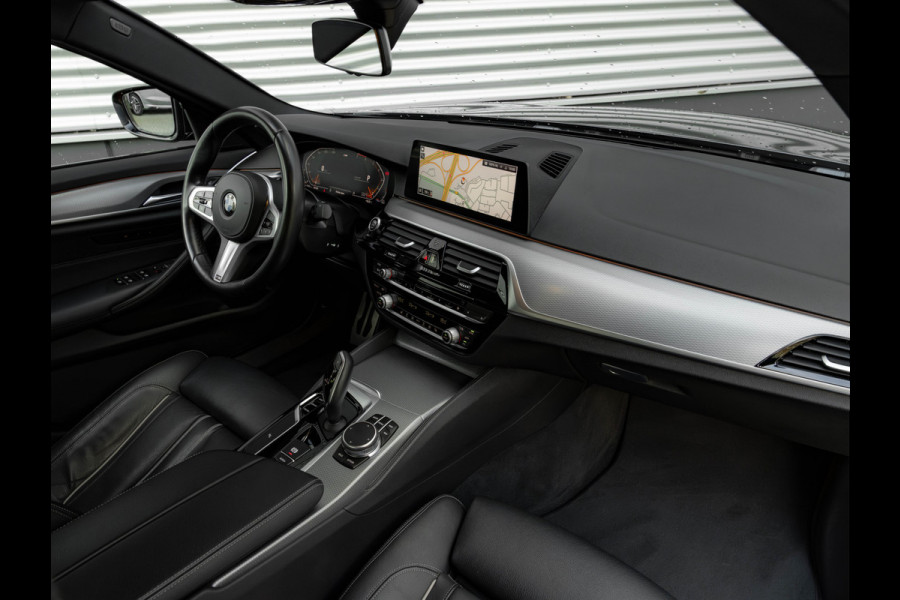 BMW 5 Serie 520i M-Sport - Comfortzetels - Camera - Hifi - Adaptief LED