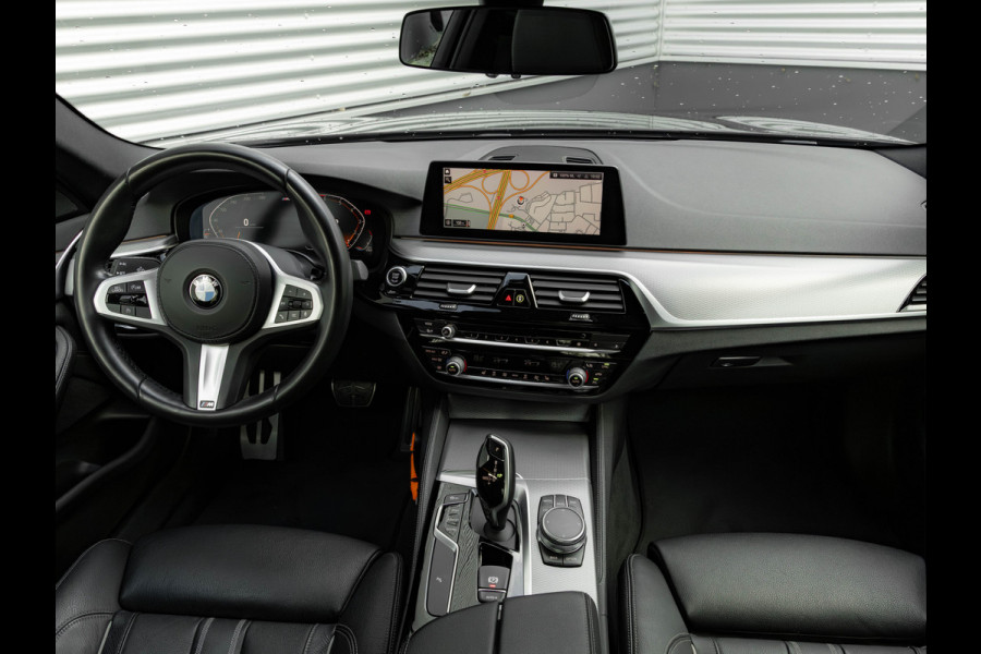 BMW 5 Serie 520i M-Sport - Comfortzetels - Camera - Hifi - Adaptief LED