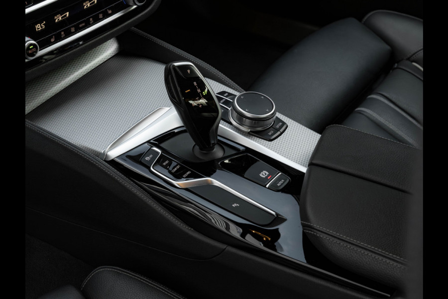 BMW 5 Serie 520i M-Sport - Comfortzetels - Camera - Hifi - Adaptief LED