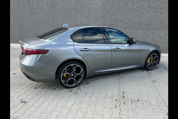 Alfa Romeo Giulia 2.0 T AWD Veloce 280pk | HARMAN KARDON | CARPLAY | A.CAMERA | NAVI | BLUETOOTH | APK T/M 11-12-2027 | TOPSTAAT
